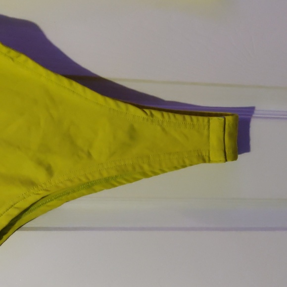 ❤️3/$10 NEON YELLOW BODYSUIT - Picture 3 of 3